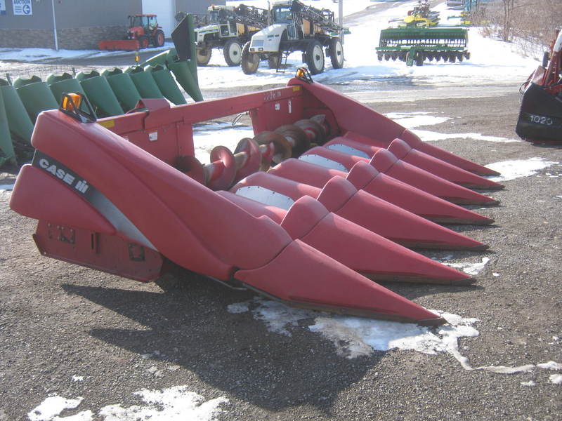 Combines & Harvesting Equipment  Case IH 2206 Corn Head  Photo